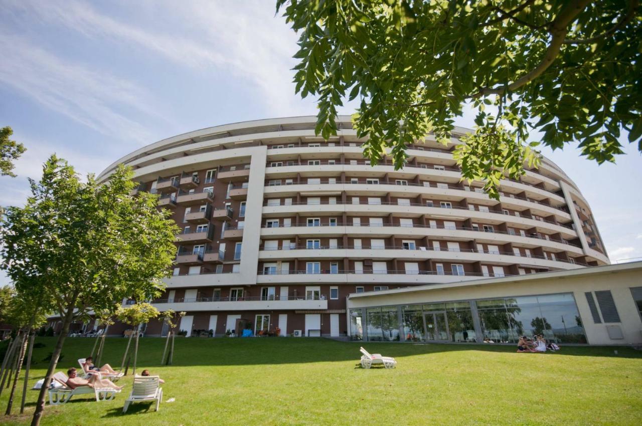 Club 218 Wellness + Panoráma Apartman Siófok Kültér fotó